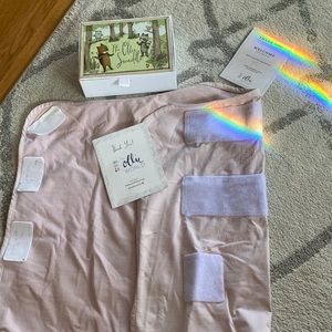 Ollie swaddle in blush